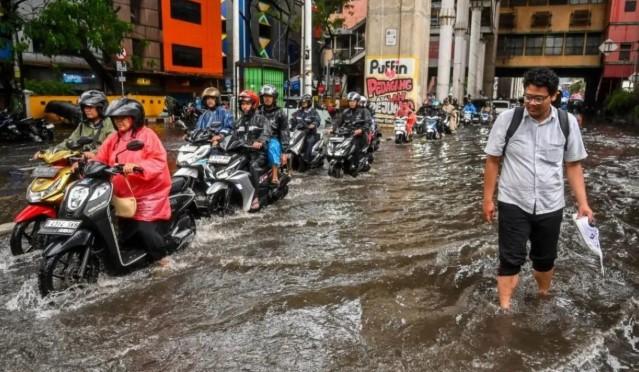 BMKG Keluarkan Peringatan Dini Cuaca Ekstrem di Tiga Wilayah pada 25 Oktober 2025