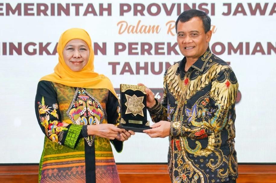 Gubernur Jatim dan Jateng Teken 11 Kerja Sama Lintas Sektor untuk Dorong Ekonomi dan Konektivitas Wilayah
