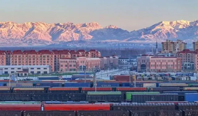 Pelabuhan Horgos Jadi Andalan Ekspor Kendaraan China, Xinjiang Catat Lonjakan Perdagangan Luar Negeri 2025