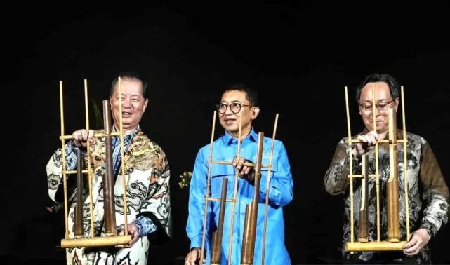 Pameran “Jalinan Waktu” Tampilkan Wastra Indonesia-Jepang sebagai Simbol Keselarasan Budaya dan Diplomasi
