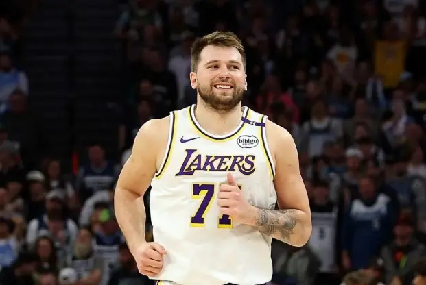 Luka Doncic Catat 49 Poin dan Samai Rekor Michael Jordan di Kemenangan Lakers atas Timberwolves