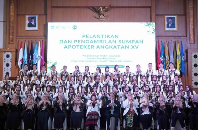 37 Dokter dan 15 Apoteker UIN Jakarta Ambil Sumpah Profesi Bersamaan Peringatan Hari Santri 2025