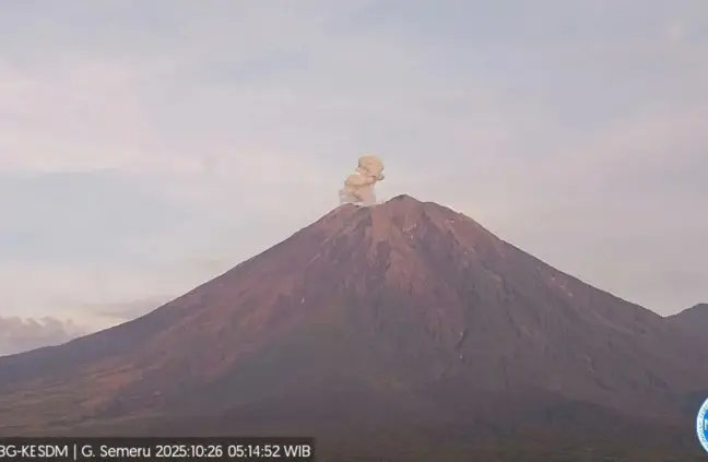 Gunung Semeru Erupsi Dua Kali pada Minggu Pagi, PVMBG Imbau Warga Waspadai Awan Panas dan Lahar