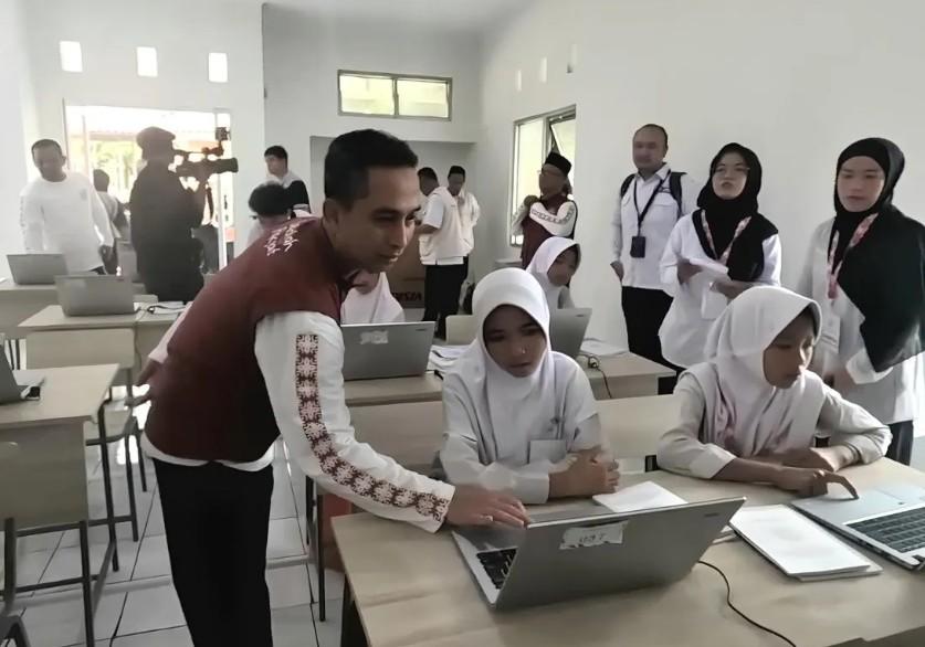 Laptop untuk Setiap Siswa SRMA 33 Tangsel, Bukti Nyata Program Pendidikan Pemerintah