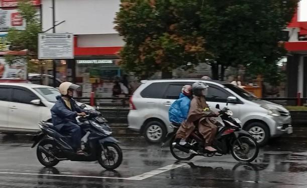 BMKG Prediksi Hujan Ringan di Sebagian Besar Wilayah Indonesia, Waspada Banjir Rob dan Suhu Tinggi