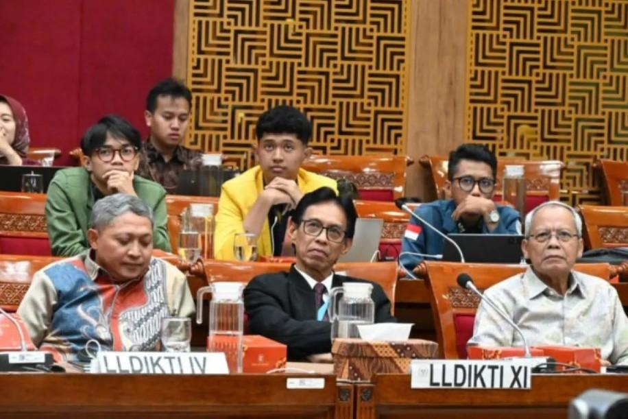 DPR Dorong Revisi UU Sisdiknas untuk Perkuat Posisi Pesantren dalam Sistem Pendidikan Nasional
