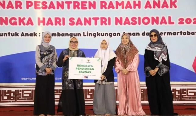 Menteri PPPA Ajak Santri Bijak Gunakan Internet dan Dorong Pesantren Ramah Anak untuk Cegah Kekerasan