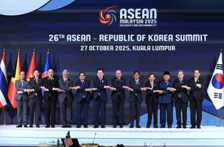 Trump Teken Perjanjian Dagang dengan Kamboja di KTT ASEAN, Tarif Ekspor AS Dihapuskan