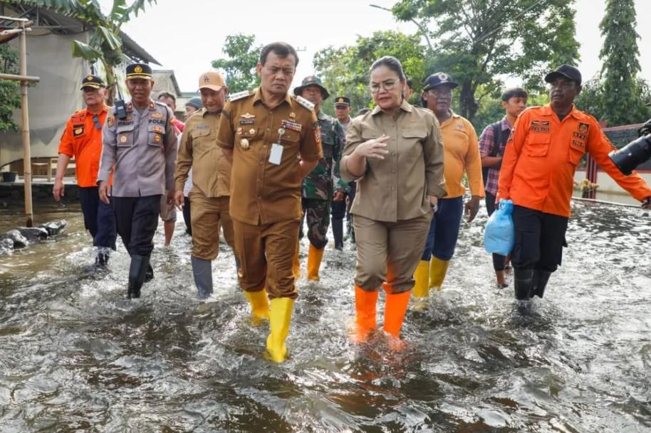 Gubernur Jateng Ahmad Luthfi Pastikan Bantuan Banjir di Genuk Tepat Sasaran dan Layanan Kesehatan Siaga 24 Jam