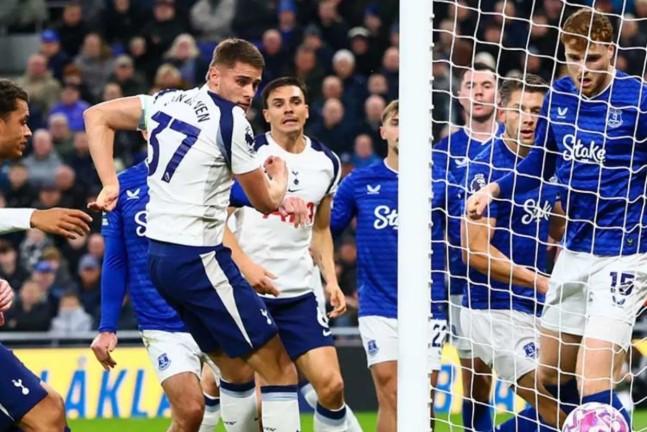 Tottenham Bungkam Everton 3-0 di Kandang, Van de Ven Borong Dua Gol
