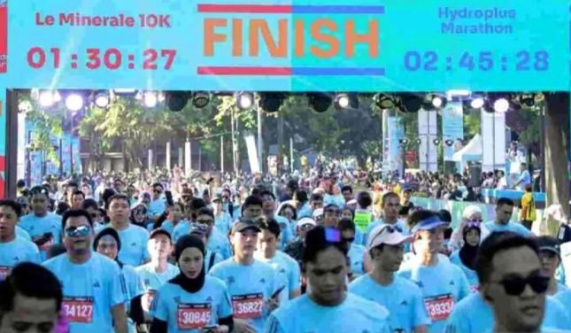 Atap Lapangan Padel Ambruk dan Pohon Tumbang Tewaskan Pengemudi, Jakarta Diterjang Hujan Deras dan Banjir