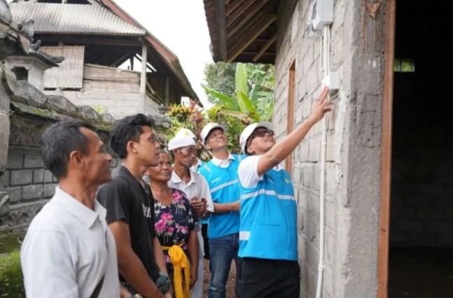 PLN Sambung Listrik Gratis bagi Warga Pra Sejahtera di Bali, Bawa Terang di Hari Listrik Nasional ke-80