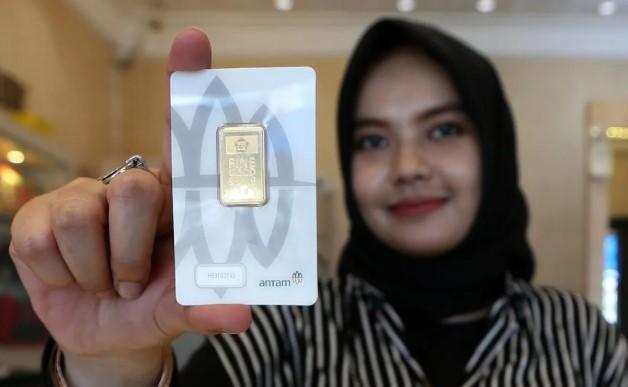 Harga Emas Antam Turun Rp45.000 per Gram, Buyback Juga Turun Ikuti Tren Pasar