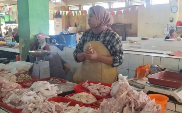 Harga Daging Ayam Tembus Rp60 Ribu, Pedagang Pasar Ciracas Terancam Tutup Lapak
