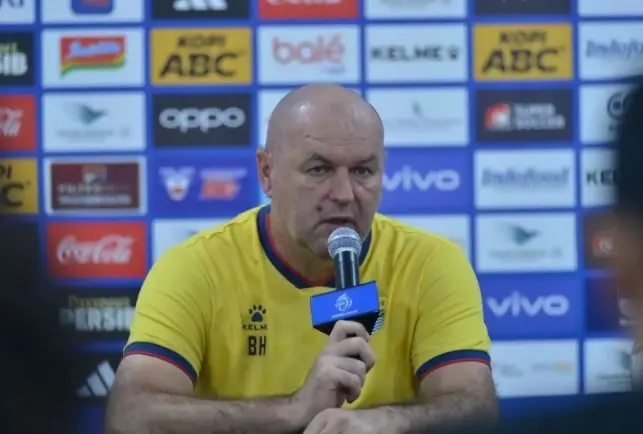 Bojan Hodak Tegaskan Pergantian Saddil Ramdani Murni Keputusan Taktikal Usai Kartu Merah Luciano