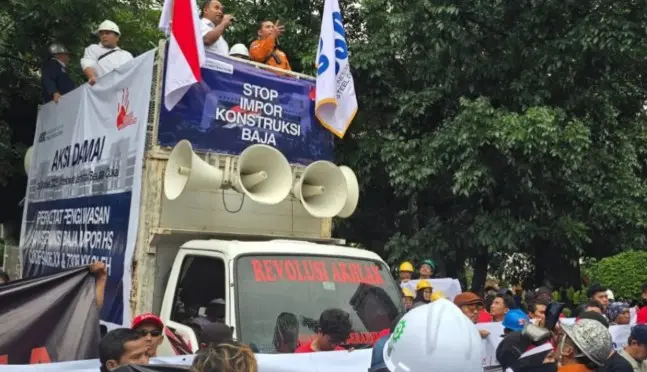 Ratusan Pekerja Baja Geruduk Bea Cukai, Tuntut Penghentian Impor Konstruksi Baja