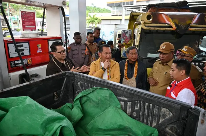 Bambang Patijaya Tegaskan Penataan Ulang Distribusi BBM di Manokwari Agar Antrean Panjang Teratasi
