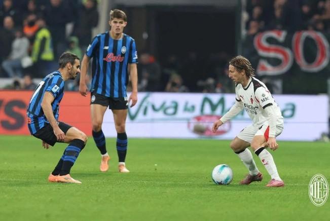 AC Milan Ditahan Imbang Atalanta 1-1, Gagal Geser Napoli dari Puncak Klasemen