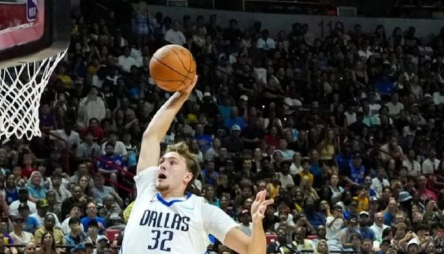 Cooper Flagg Alami Cedera Bahu Saat Lawan Thunder, Tetap Bermain Meski Performa Menurun