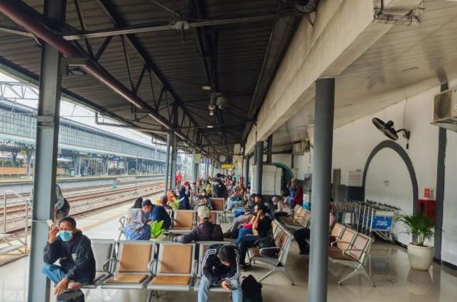 Genangan Air Tak Ganggu Jadwal Keberangkatan KAJJ dari Jakarta, Satu KA Dibatalkan Demi Keamanan