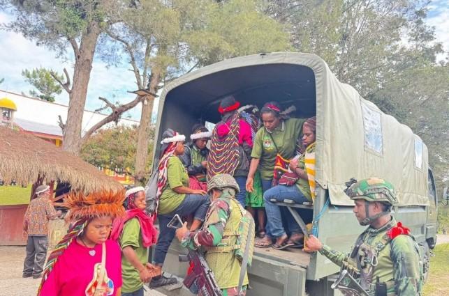 Satgas Yonif 521/DY Dukung Kegiatan Prasinode Keuskupan Jayapura di Pegunungan Tengah Papua