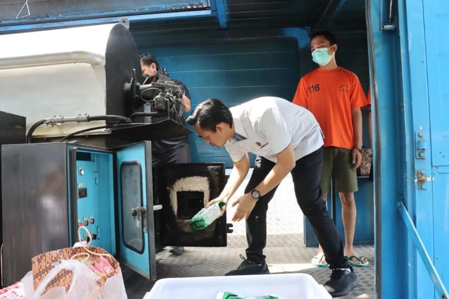 Polres Jakbar Musnahkan 18,5 Kg Sabu dan Bibit Sinte, Satu WNA Asal Iran Turut Diamankan