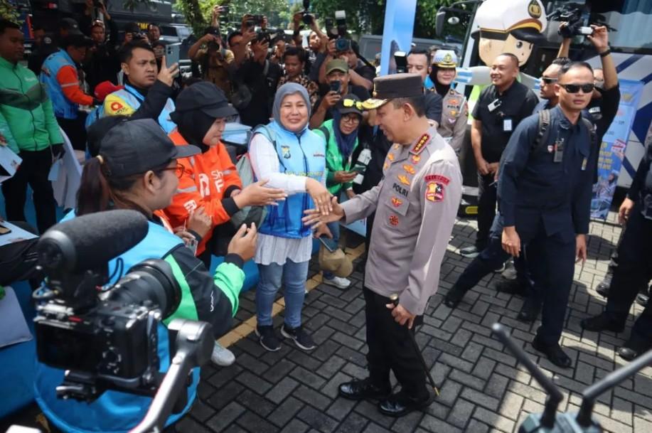 Kapolri Tegaskan Komitmen Kawal Regulasi Perlindungan Mitra Ojol dalam Apel Kamtibmas di Malang