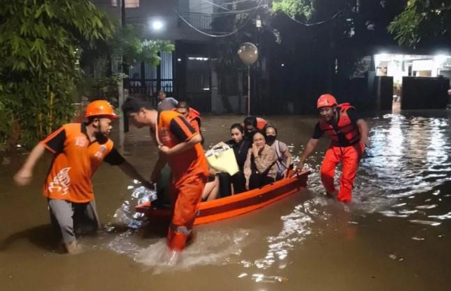 33 RT di Jakarta Selatan Masih Terendam Banjir, Ketinggian Air Capai 150 Cm