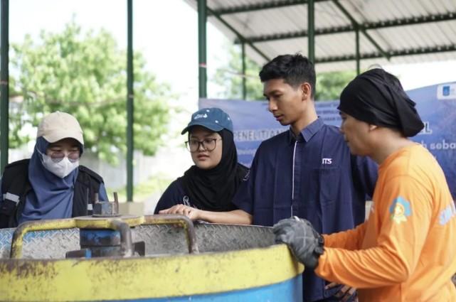 ITS Kembangkan Paving Porous Berbasis Limbah Fly Ash, Solusi Mitigasi Banjir dan Pemberdayaan Desa