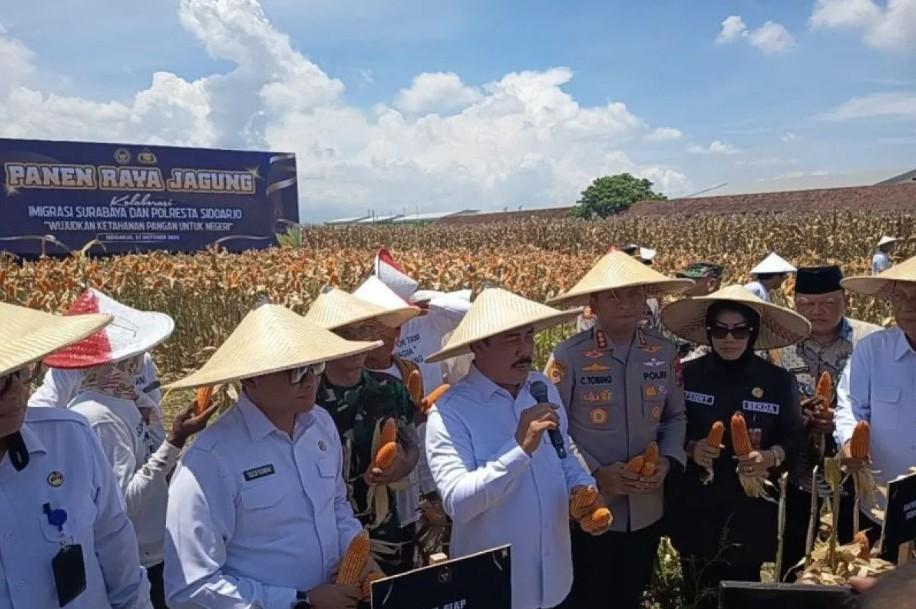 Kemenimipas Panen 45 Ton Jagung di Sidoarjo, Dukung Ketahanan Pangan Nasional Bersama TNI-Polri