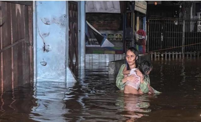 DPRD DKI Desak Pemprov Antisipasi Banjir dan Longsor, Gubernur Klaim Penanganan Lebih Cepat dari Daerah Sekitar