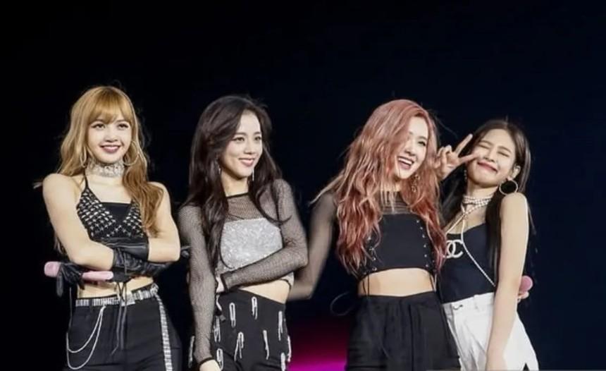BLACKPINK Panaskan GBK Meski Diguyur Hujan, Ribuan Penonton Tetap Antusias