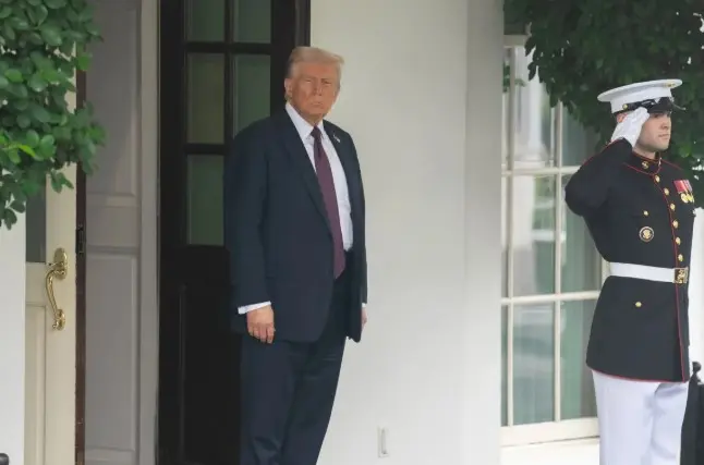 Trump Bantah Rencana Serangan Darat ke Venezuela, Ketegangan Militer AS di Karibia Tetap Meningkat