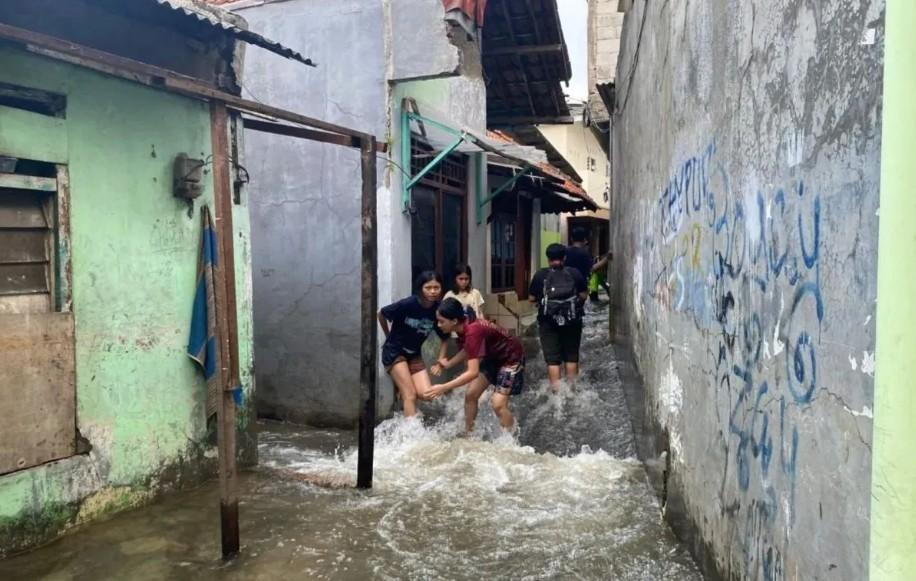 Pembangunan Turap Dimulai Usai Tanggul Jebol di Jati Padang, Warga Harap Banjir Tak Terulang