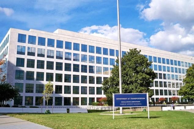 FAA Batasi Penerbangan di Dekat Puerto Riko, AS Bantah Isu Serangan Udara ke Venezuela