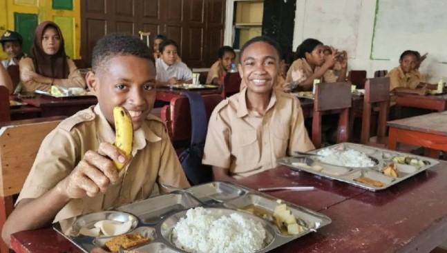 Pemerintah Genjot Program Makan Bergizi di Papua, Targetkan Generasi Emas 2045