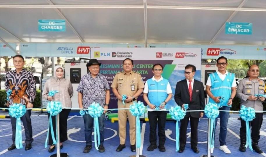 PLN Resmikan Dua SPKLU Center Pertama di Jakarta, Perkuat Infrastruktur Mobilitas Hijau