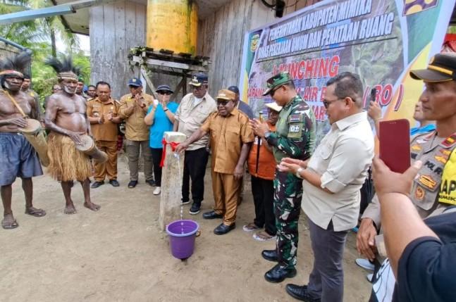 Pemkab Mimika Resmikan Fasilitas Air Bersih dan Listrik di Kawasan Pesisir dan Pedalaman