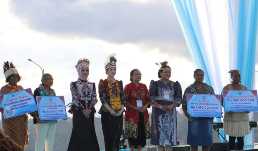 Dekranas Pusat Salurkan Bantuan Rp2 Miliar untuk UMKM Asli Papua di Manokwari