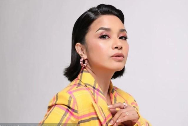 Rayakan 40 Tahun Karier, Ruth Sahanaya Rilis Lagu City Pop Berjudul Sebaris Lirik Cinta