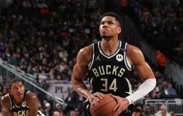 Buzzer Beater Giannis Antetokounmpo Bawa Bucks Menang Dramatis atas Pacers 117–115
