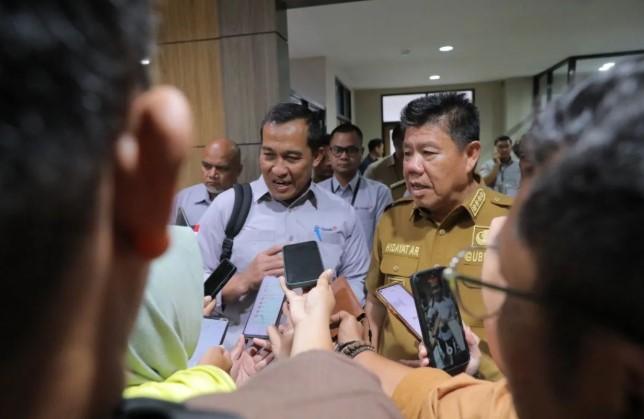 Gubernur Babel Tetapkan Harga Pasir Timah Rp300 Ribu per Kg, Dorong Kesejahteraan Penambang dan Kemitraan Legal