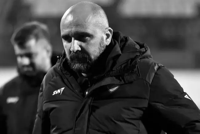 Pelatih FK Radnicki Mladen Zizovich Meninggal Dunia Setelah Kolaps di Tengah Pertandingan Liga Serbia