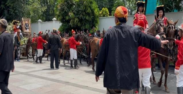 Jenazah Paku Buwono XIII Diberangkatkan ke Makam Raja-Raja Imogiri