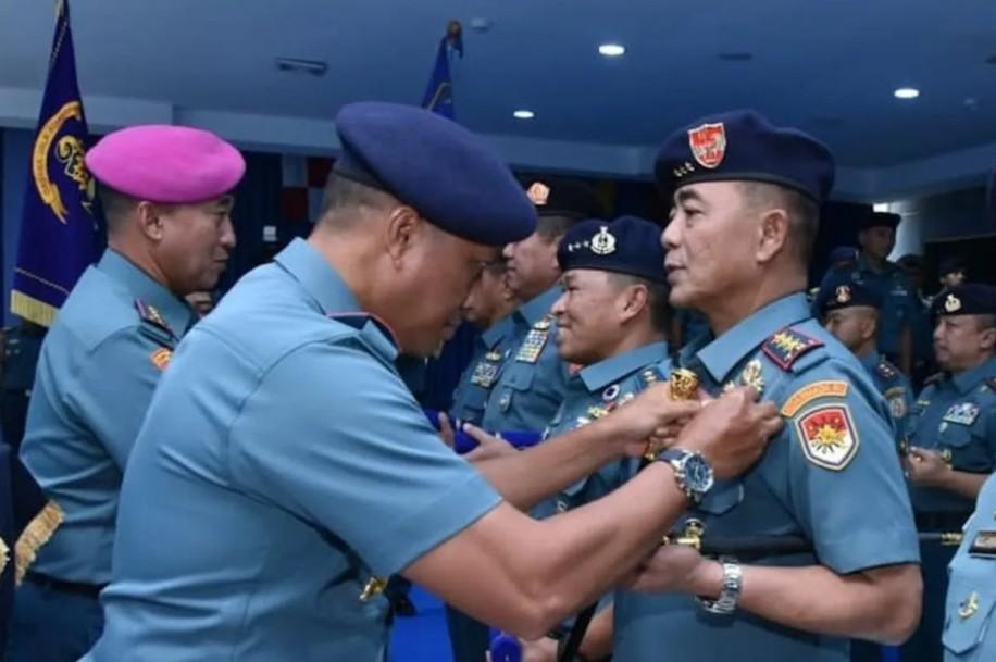 Pangkoarmada RI Terima Brevet Kehormatan PWO Bersama 10 Perwira Tinggi TNI AL