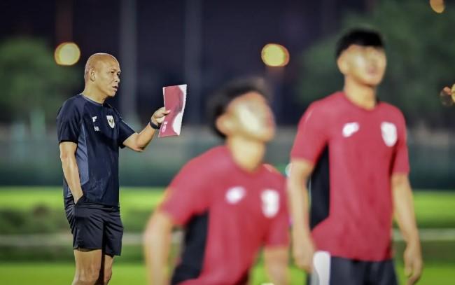 Nova Arianto Soroti Ketakutan Pemain di Babak Pertama Usai Indonesia U-17 Kalah dari Zambia