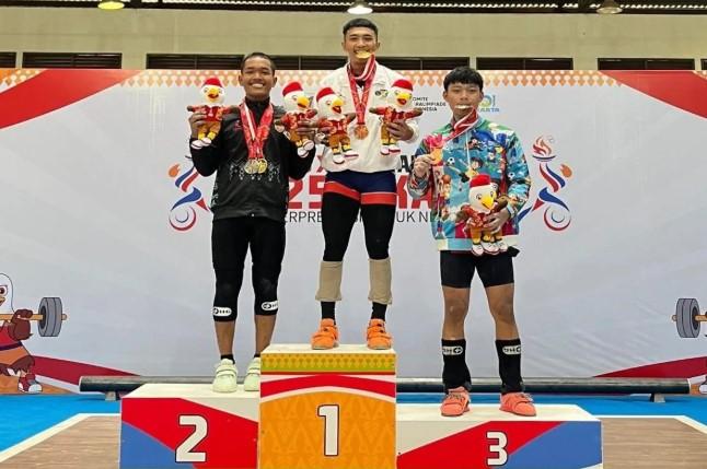 Atlet Angkat Besi Kalimantan Selatan Muhammad Rafiq Raih Emas dan Perak di Popnas XVII 2025