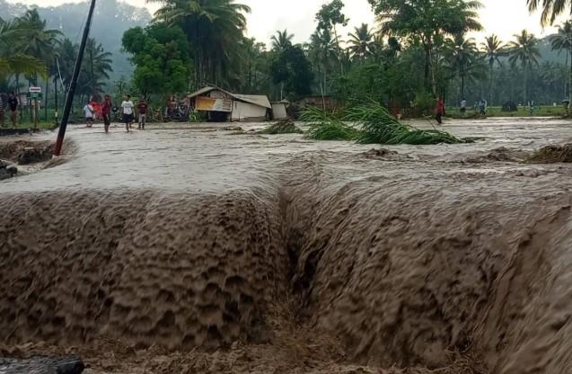 Gunung Semeru Alami Dua Kali Banjir Lahar Hujan, PVMBG Imbau Waspada Aktivitas Vulkanik dan Sungai Berhulu di Puncak