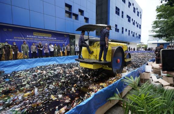Kanwil Bea Cukai Sumbagbar Musnahkan Barang Hasil Penindakan Senilai 74,95 Miliar Rupiah dan Paparkan Capaian Kinerja Triwula