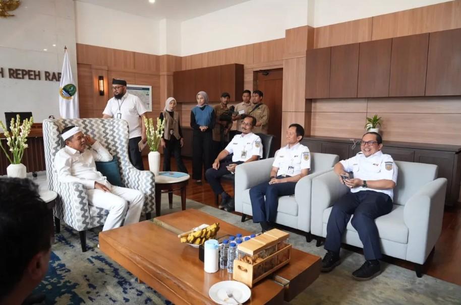 Revitalisasi Stasiun Bandung dan Keselamatan Perlintasan Sebidang Jadi Fokus Sinergi KAI dan Pemprov Jawa Barat